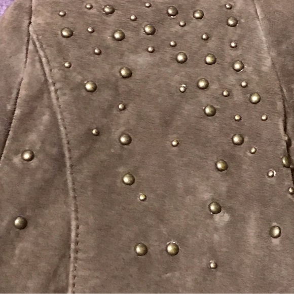 Staggered hem, bell sleeves, studded brown suede jacket CHI by Carlos Falchi - Picture 7 of 10